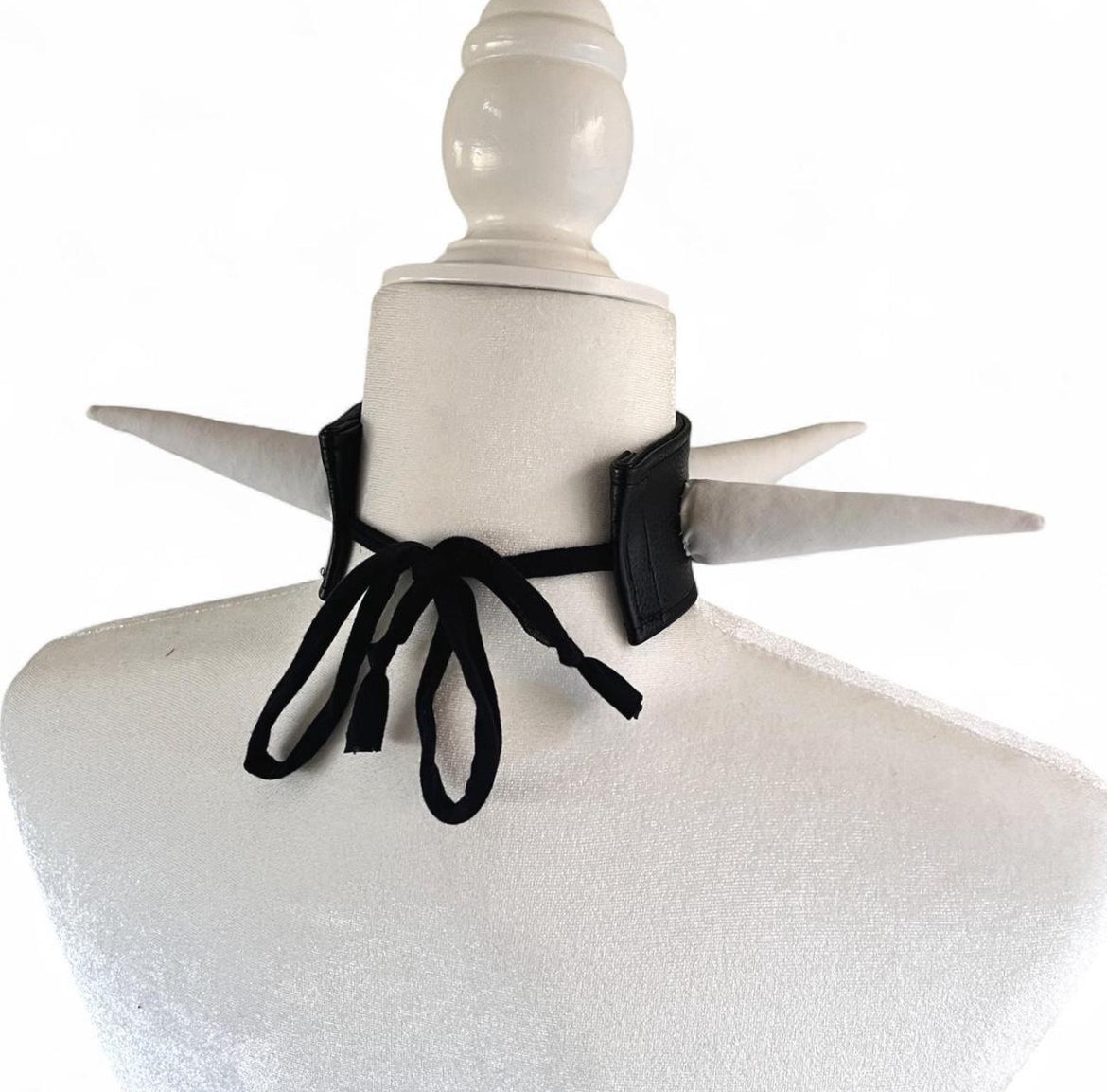 White Spike Choker