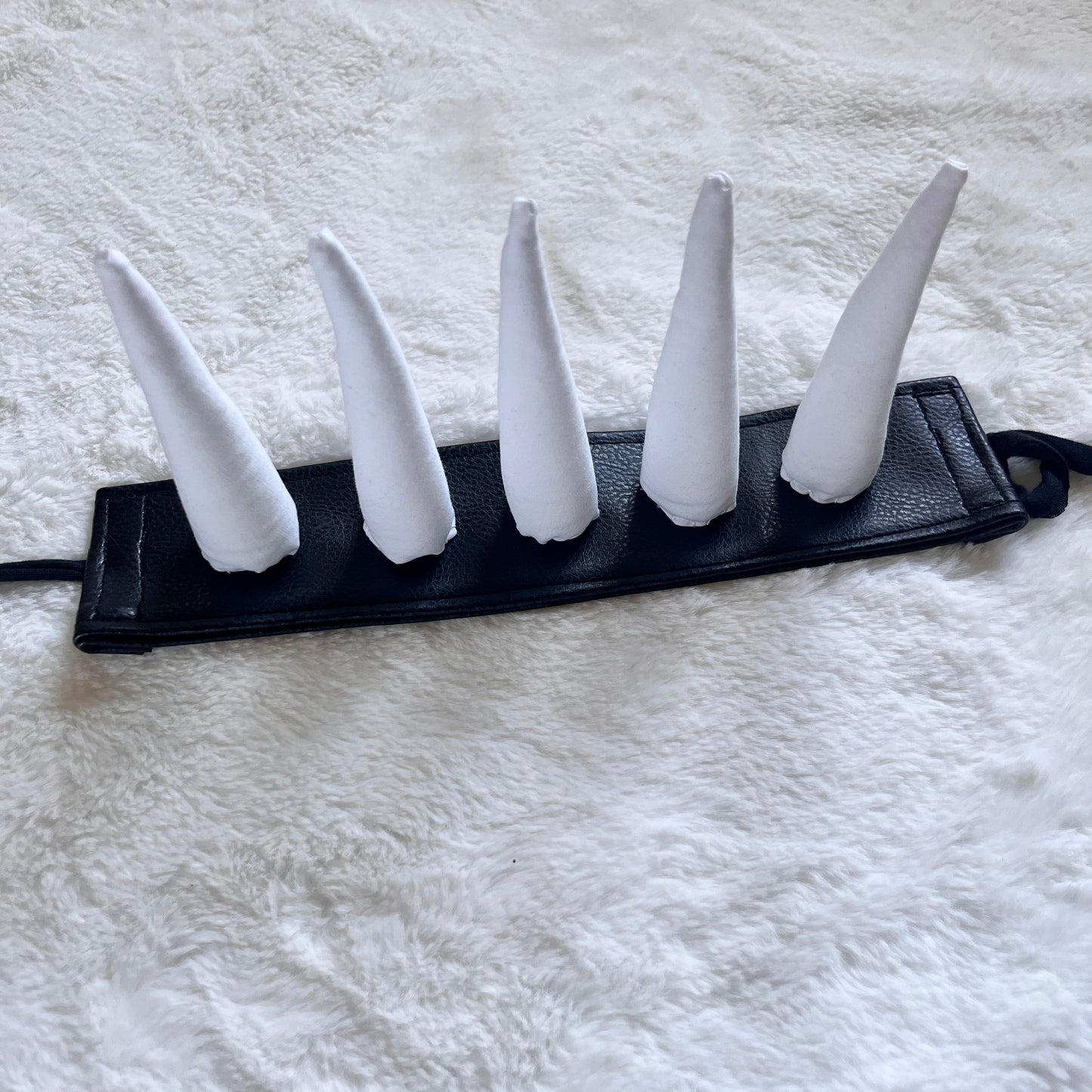 White Spike Choker